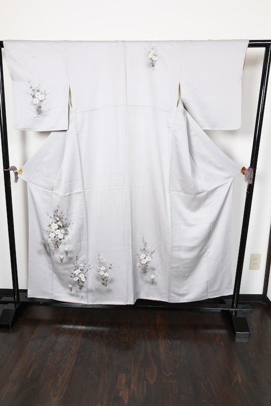 Japan used kimono, shades of gray, white, corners, brown, flowers, single crest, butterfly with wings, hand-painted Kyoto Yuzen dyeing, R88