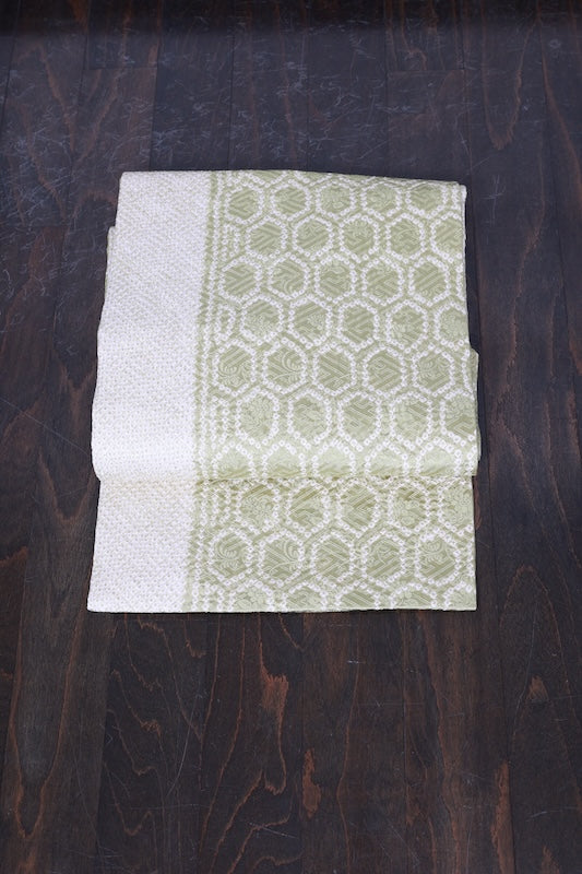 Nagoya obi (used sash), Arimatsu, Hikida Shibori (tie-dyeing), light green, white, geometric pattern, continuous Sayagata floral pattern, R106