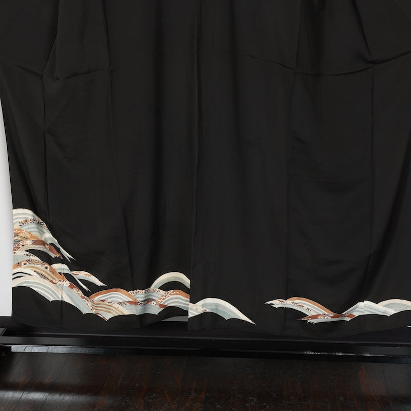 Japanese kimono used <Kurotomesode> Msize silk 100% /T439