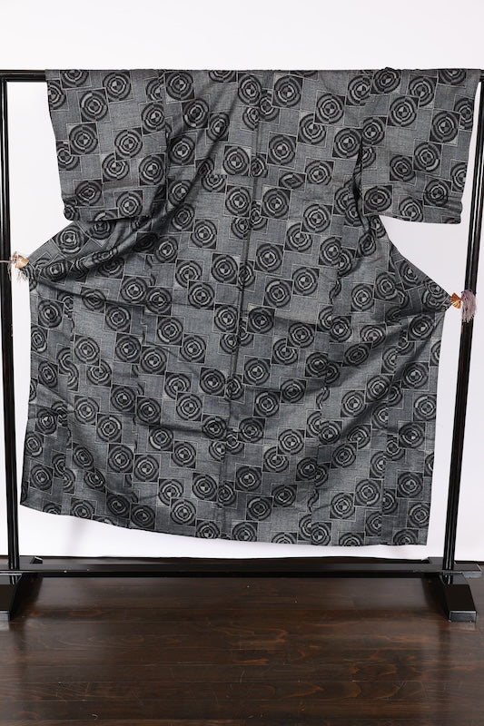 Japanese kimono used <Tsumugi> M-size silk 100% /TT40