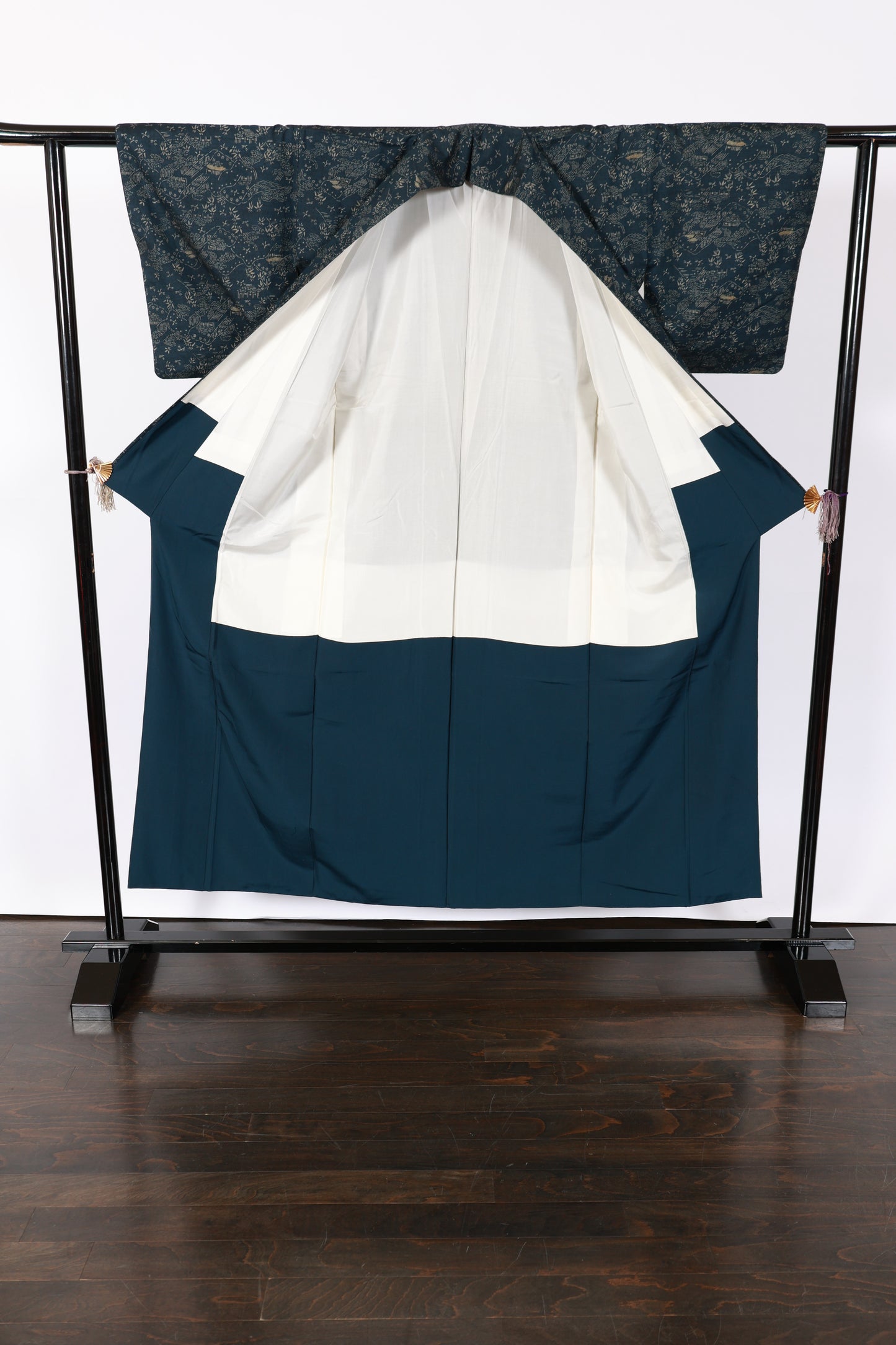 Japanese kimono used <Tsumugi> Msize silk 100% /B953