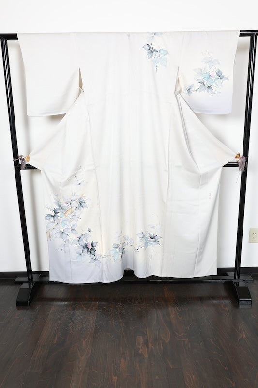 Japan used kimono, white, wisteria purple, gray, ink, purple, floral pattern, hand-painted, by a renowned artist, R171