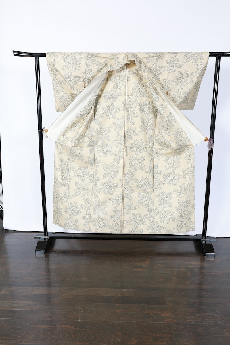 Japanese kimono used <Tsumugi> M-size silk 100% /B941
