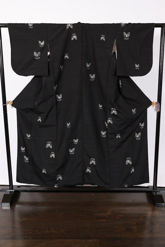 Japanese kimono used <Tsumugi> M-size silk 100% /B948
