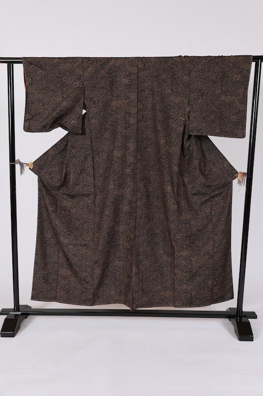 Yuki Tsumugi silk kimono, brand new and unused. Features shades of brown, reddish-brown, floral and cloud patterns, handwovenB1483