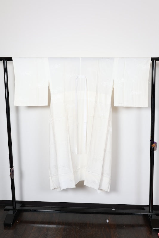 White Nagajuban (undergarment for formal occasions), Tang-style weave, pagoda and wave pattern, R318