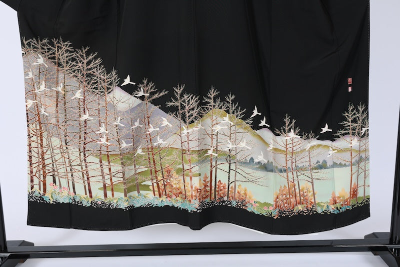 Japanese kimono used <Kurotomesode> Msize silk 100% /T595
