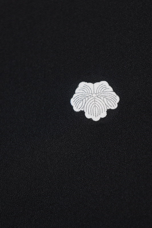 Japanese kimono used <Kurotomesode> Msize silk 100% /T595