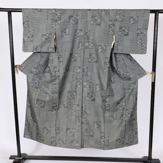 Japanese kimono used <Tsumugi> Ssize silk 100% /T623