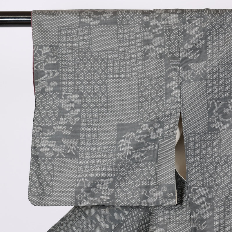 Japanese kimono used <Tsumugi> Ssize silk 100% /T623