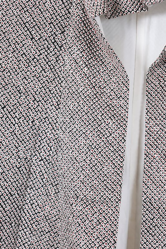 Komon (small patterned kimono), brand new, unused, Hikita Shibori (tie-dyeing) pattern, black, reddish-brown, white, size L71