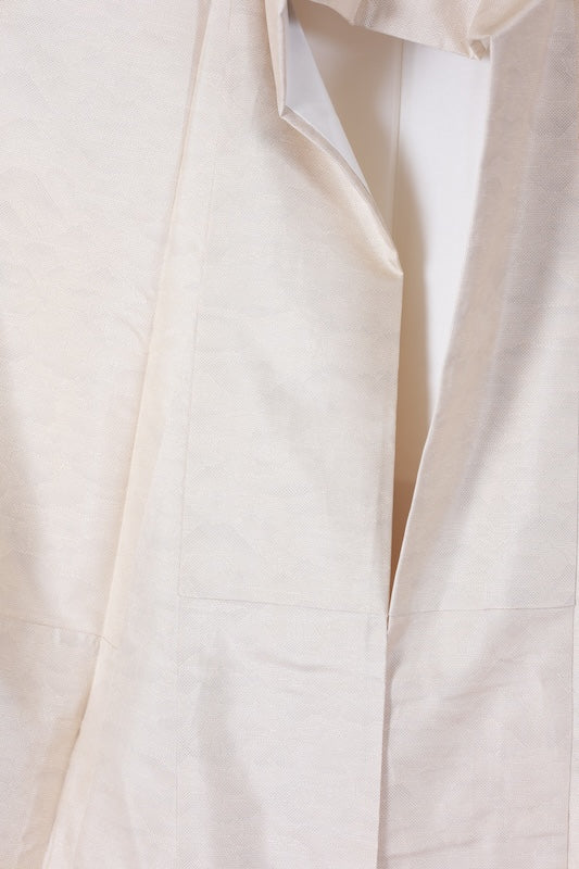 White Oshima Tsumugi used silk formal kimono (houmongi), off-white, mountain pattern, post-dyed, hand-painted, stencil-dyed, L69