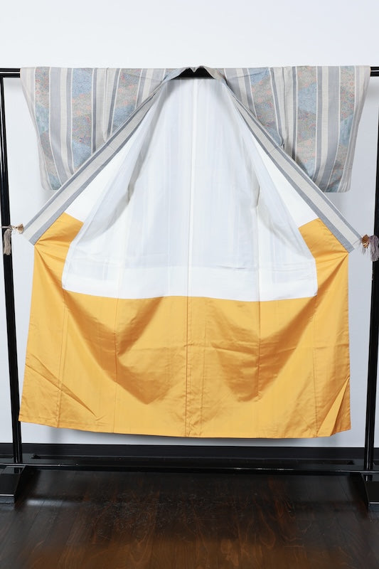 Japanese kimono used <Tsumugi> Ssize silk 100% /T122