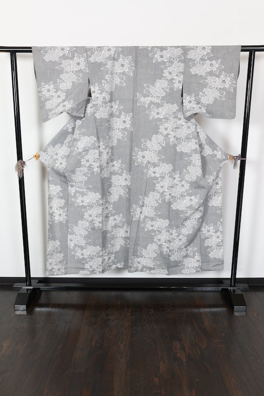 Komon kimono gray white flower pre-owned /R637