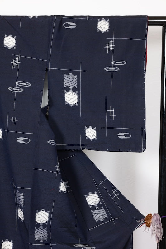 Japanese kimono used <Tsumugi> Lsize silk 100% /T180