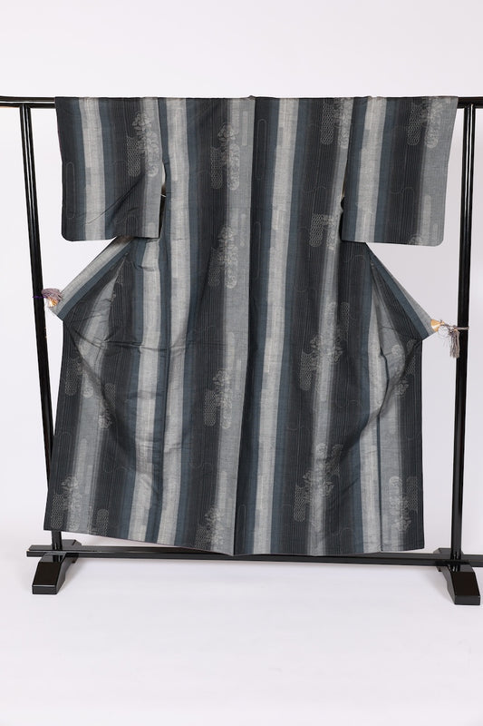 Japanese kimono used <tsumugi> Msize silk 100% /B638