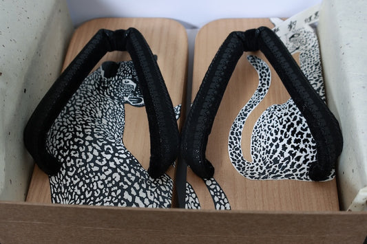 New Geta (Japanese clogs) by Shujiro Takeda, Leopard print, Black and White, Paulownia wood, SSS1