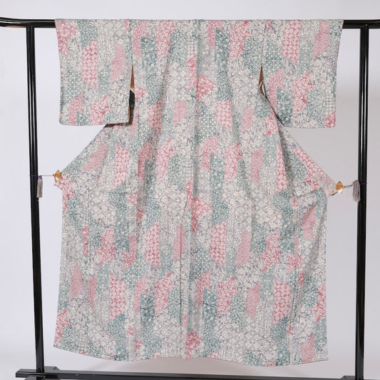 Japanese kimono (Komon) M-size 100% silk / B24