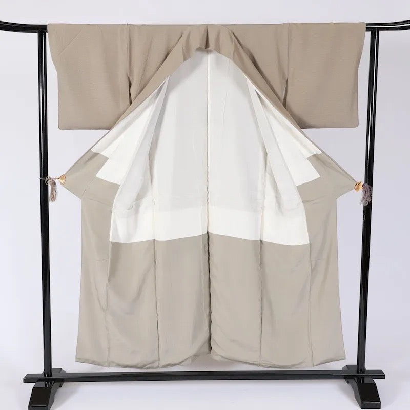 Japanese kimono used <Iromuzi> Msize silk 100% /K401