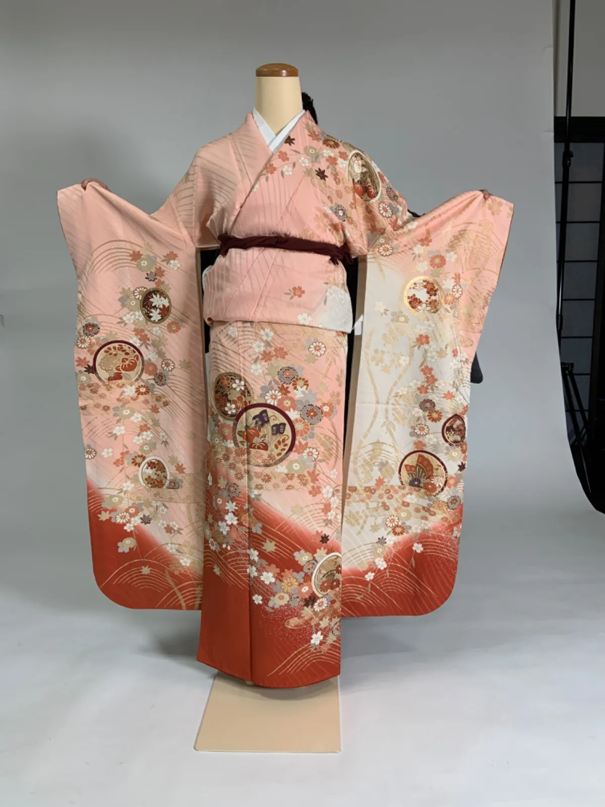 Furisode (long-sleeved kimono used) - Off-white, pink, gold, blue, white, red, purple, butterfly, flower, Kyo-Yuzen dyeing, K100