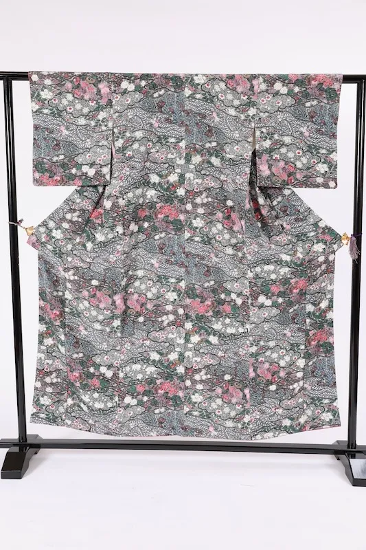Japan Pre-loved Kimono:colors include gray, red, black, white, green, and purple (A082).
