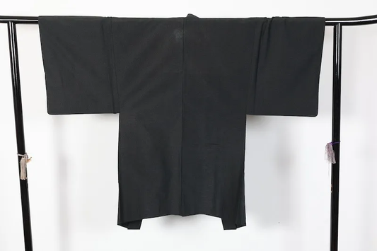 Men's used Haori – Sumi (Ink Black) – Hand-spun Silk – Stitched Family Crest (Maru ni Tayou-guruma / Circle with Many-spoked Wheel) – T191