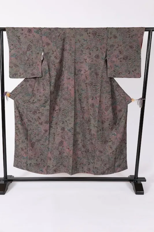 Komono (kimono), brand new and unused. Colors: gray, purple, mustard, green, silver. Features a hat-tie shibori (tie-dye) pattern with floral design. B1418