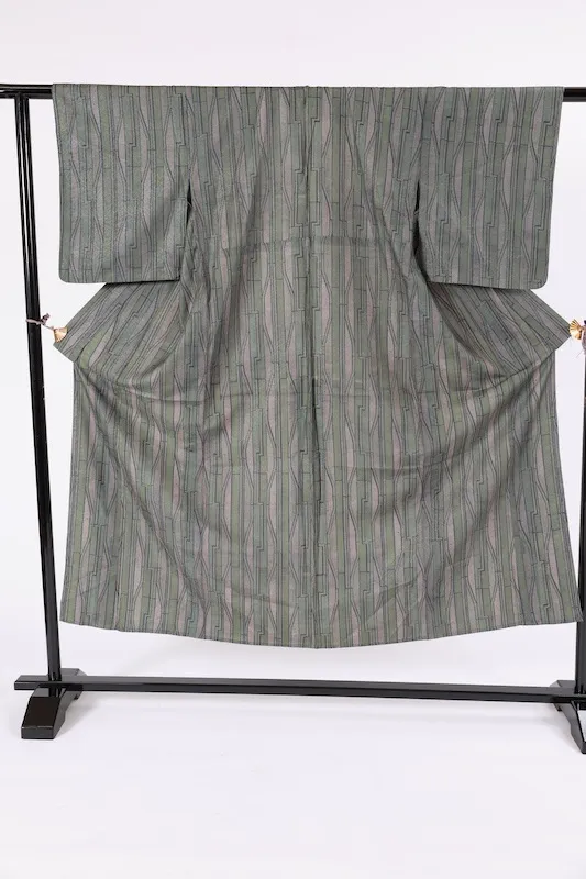 Tsumugi silk(Japan Pre-loved kimono) – Green, pale purple, black, and yellowish-green – Wavy stripes (A071)