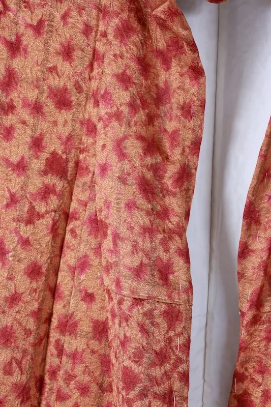 Komon (kimono), brand new, unused, in reddish-brown and mustard yellow, with a hat-shaped tie-dye pattern, B1385