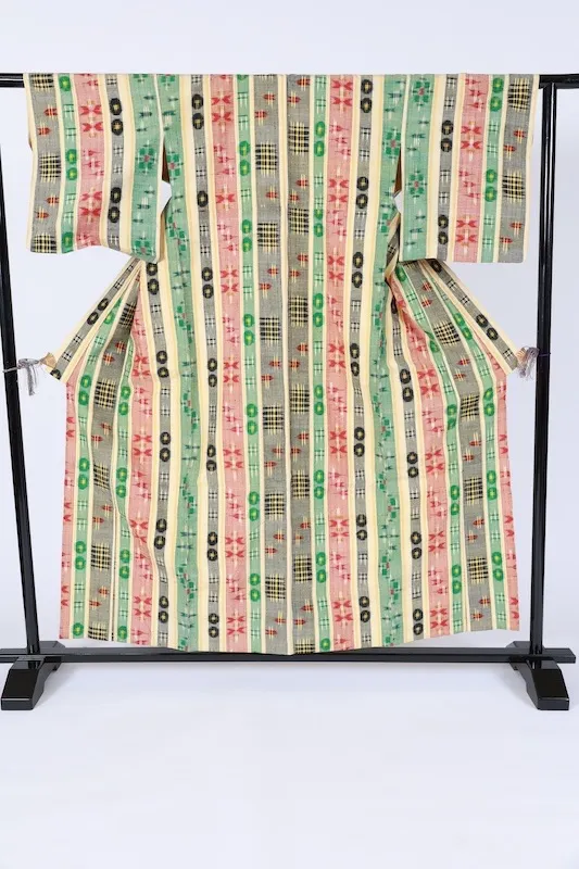 Tsumugi(Japan Pre-loved kimono) kinari midori aka kuro kikagakumoyō teori B 1488