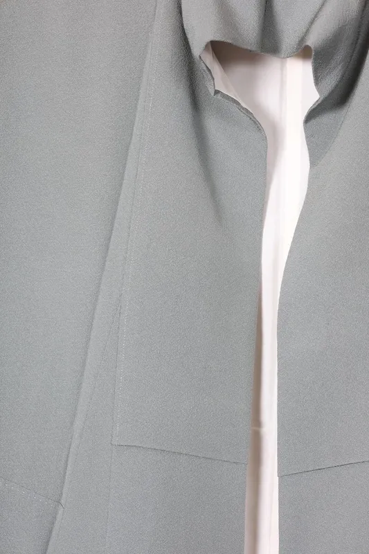 Japan used kimono (Iromuji), gray, crepe fabric, embroidered "Ken-Hanabishi" crest, R149.