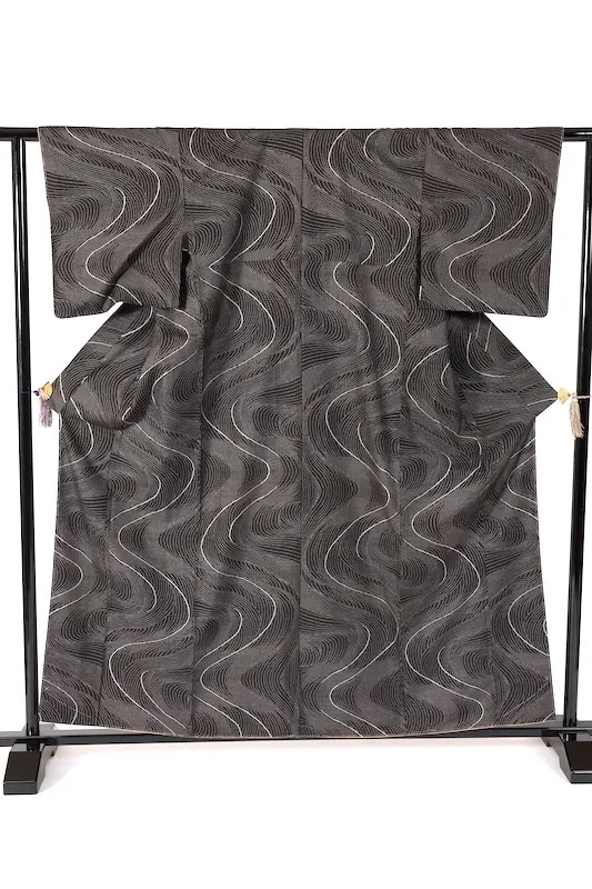 Oshima Tsumugi (Japan used kimono)– Brand New & Unused – Black & White – Mud-Dyed – 7-Maruki – Wave Pattern – K307