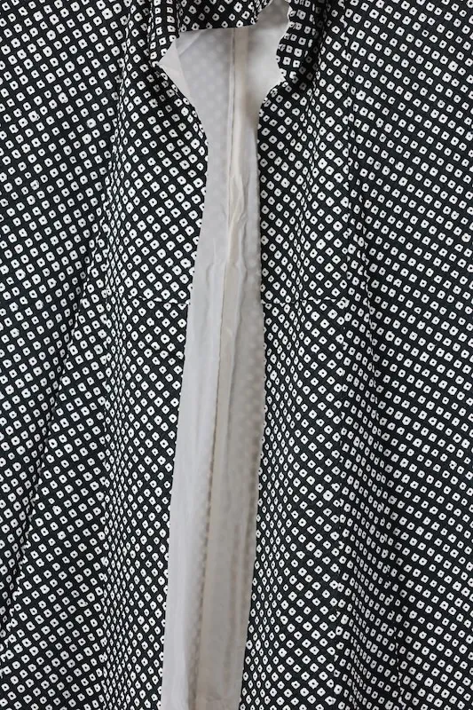 Japan used Kimono – Black and White – Hikita Shibori – Damask Fabric – K287