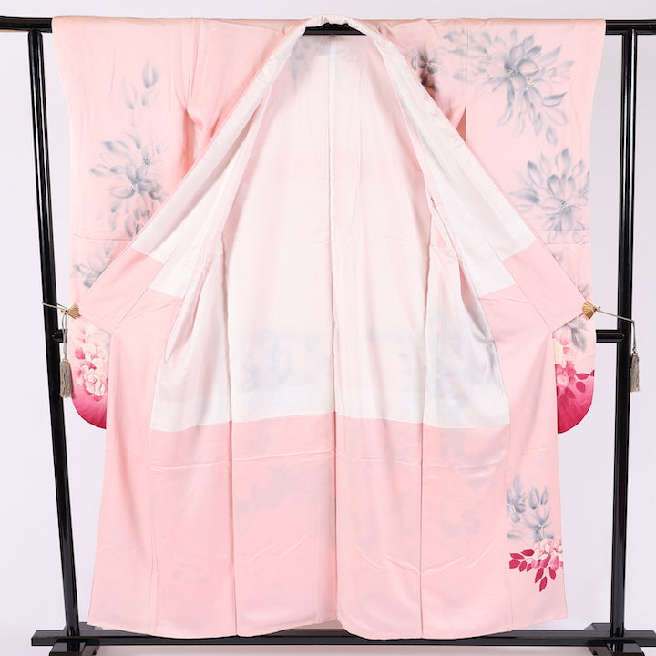 Vintage Japanese kimono (Furisode) M-size 100% silk / 529