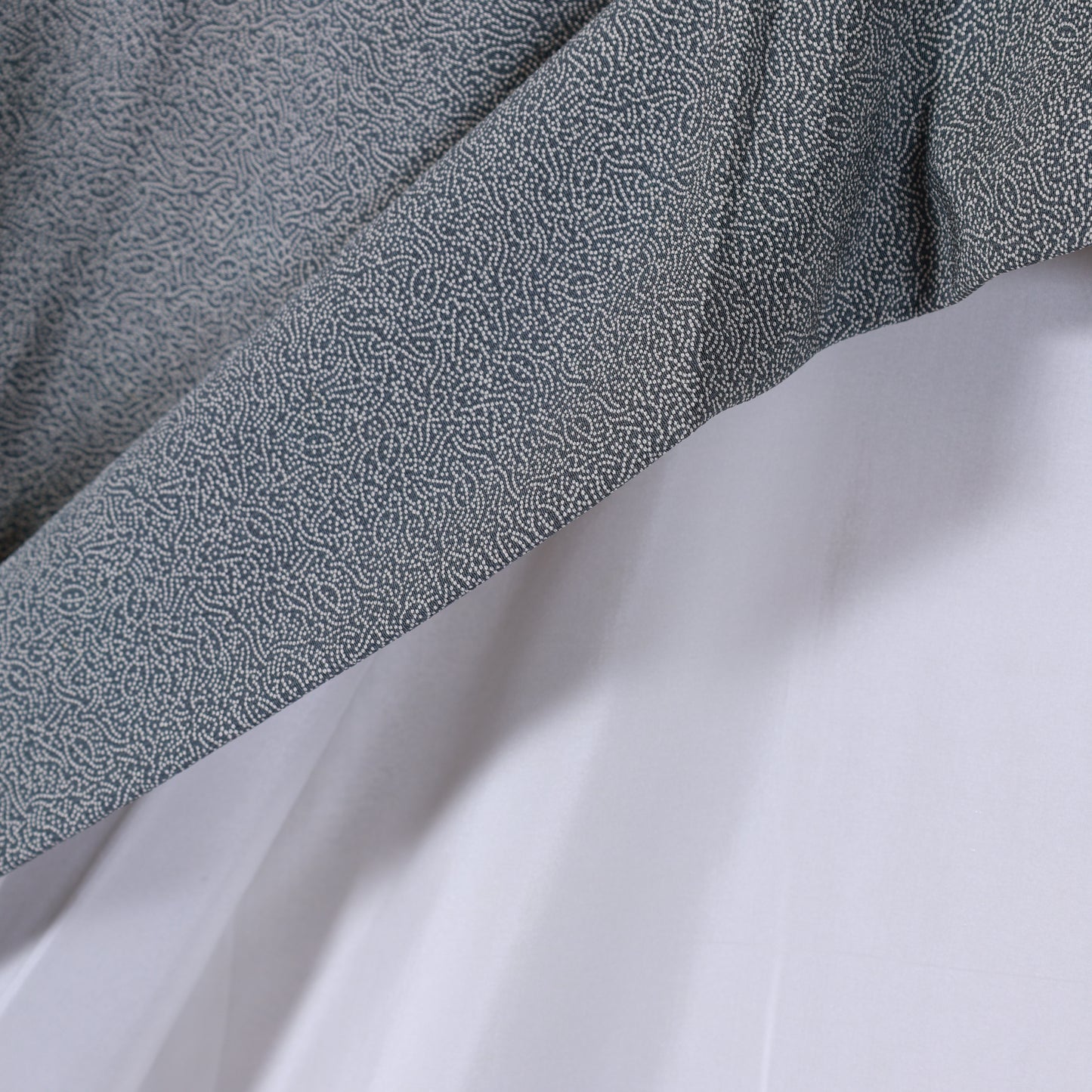 Japanese kimono (Komon) M-size 100% silk / 773