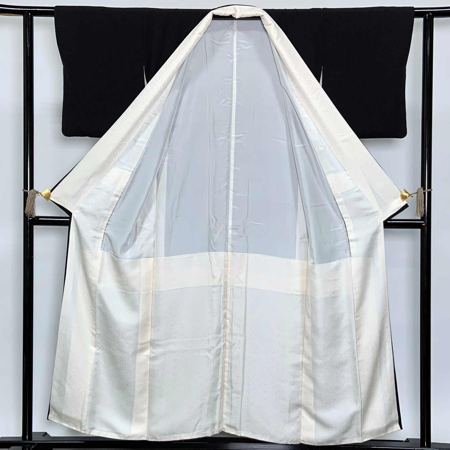 Japanese kimono (Kurotomesode) M-size 100% silk / 520