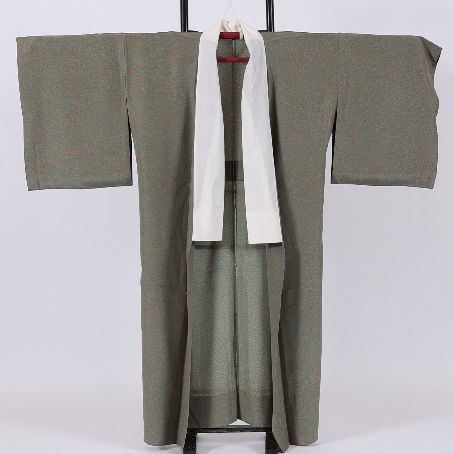 Used Wear under the kimono undershirt(Nagazyuban) M-size 100%silk / 89