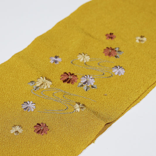 neckpiece (on a kimono) / 336