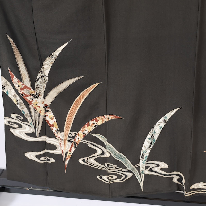 Japanese kimono  (Kurotomesode) M-size 100% silk  / B127