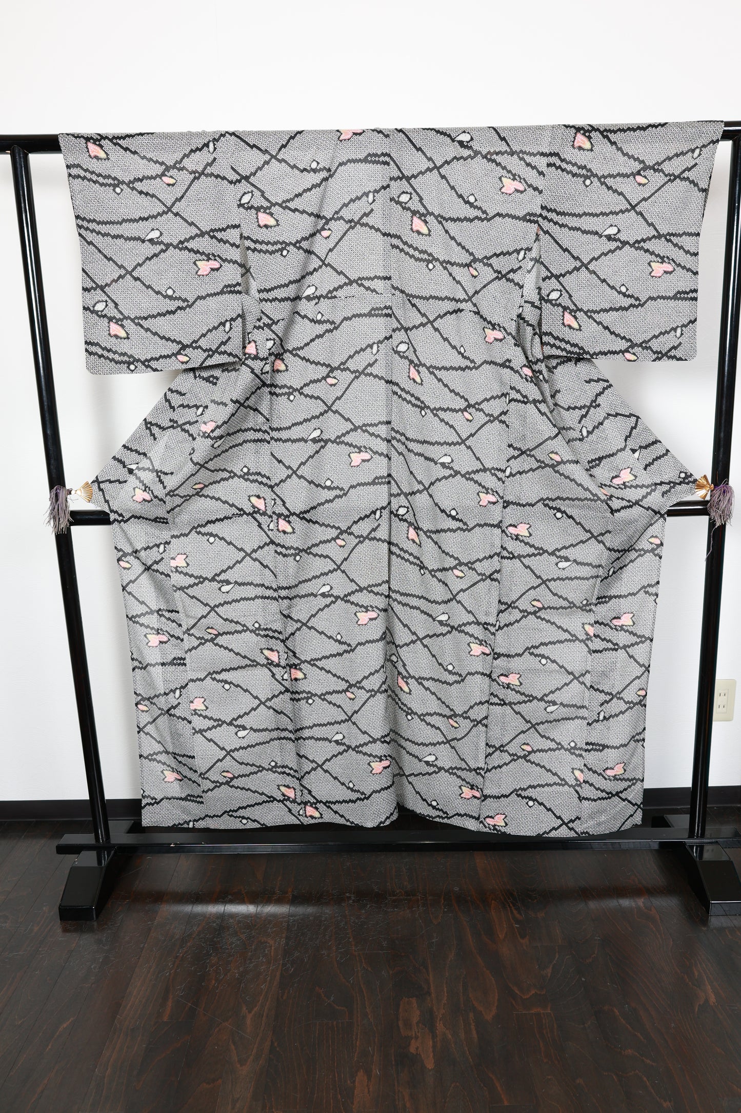 Summer Komon (used kimono fabric), Ro (black ), dyed with a dappled pattern, gray, black, pink, yellow, abstract design, R239