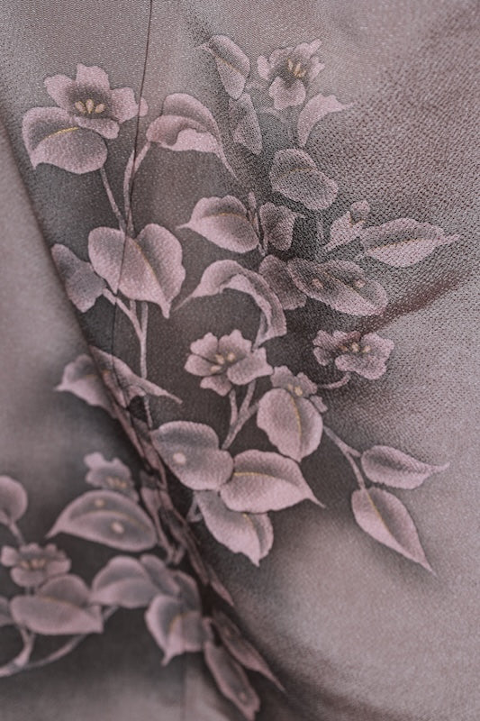 Tsukesage (used kimono), gray,  (a type of woven fabric), gold, oni-shibo crepe, floral pattern, hand-painted, R47