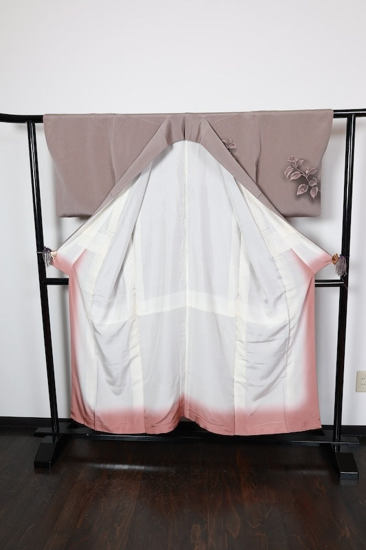 Tsukesage (used kimono), gray,  (a type of woven fabric), gold, oni-shibo crepe, floral pattern, hand-painted, R47
