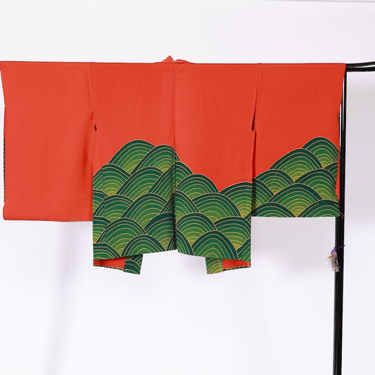 kimono jacket (Haori)  100% silk  /K191. Brand new, untailored, red, green, yellow, ripple collection