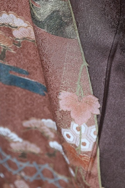 Japan kimono, brand new, unused. Features shades of brown, gold, green, purple, and white. Design includes pine trees, mist, flowers, and dewdrop grass. Hand-painted Kyoto Yuzen dyeing. (R70)