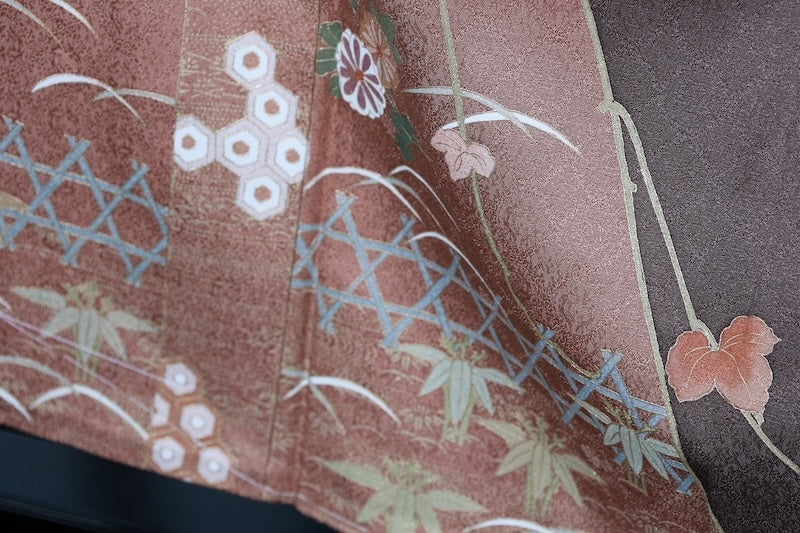 Japan kimono, brand new, unused. Features shades of brown, gold, green, purple, and white. Design includes pine trees, mist, flowers, and dewdrop grass. Hand-painted Kyoto Yuzen dyeing. (R70)