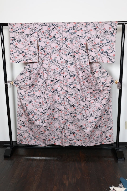 Ushikubi Tsumugi (used kimono)silk fabric, light purple, indigo, black, sesame red, plum blossom, hand-dyed, R95