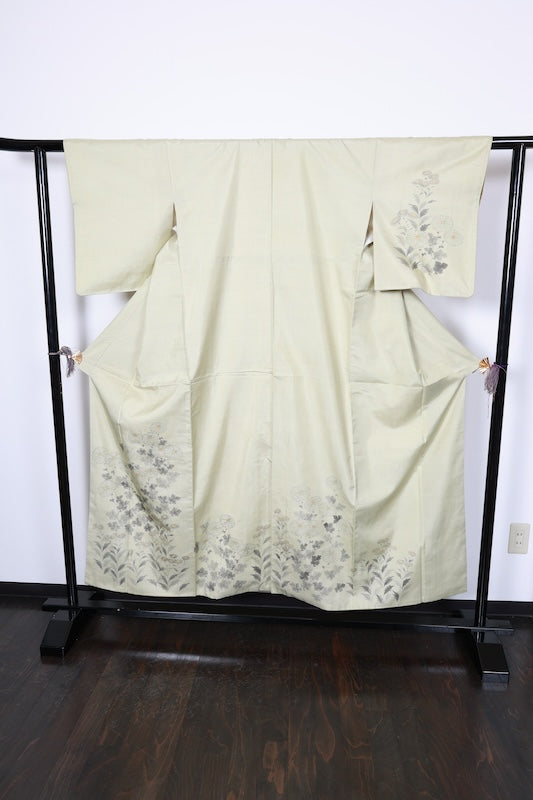 Authentic Oshima Tsumugi silk used kimono, light green, indigo, ink, gold, yellow, floral pattern, five-mark weave, hand-painted, R91