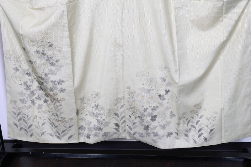 Authentic Oshima Tsumugi silk used kimono, light green, indigo, ink, gold, yellow, floral pattern, five-mark weave, hand-painted, R91