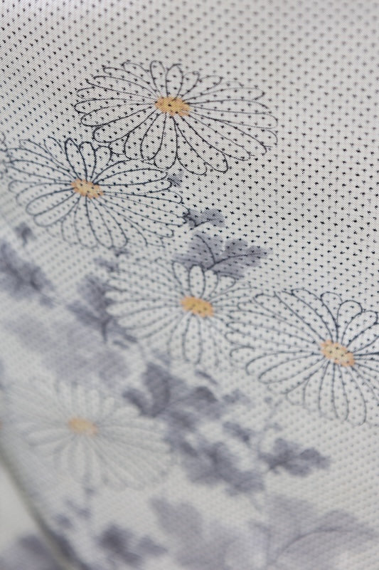 Authentic Oshima Tsumugi silk used kimono, light green, indigo, ink, gold, yellow, floral pattern, five-mark weave, hand-painted, R91