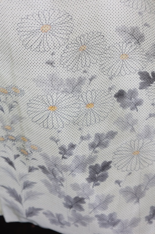 Authentic Oshima Tsumugi silk used kimono, light green, indigo, ink, gold, yellow, floral pattern, five-mark weave, hand-painted, R91